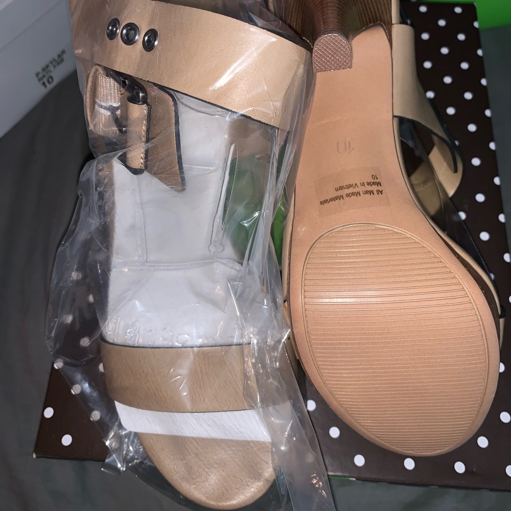 Tan sandal